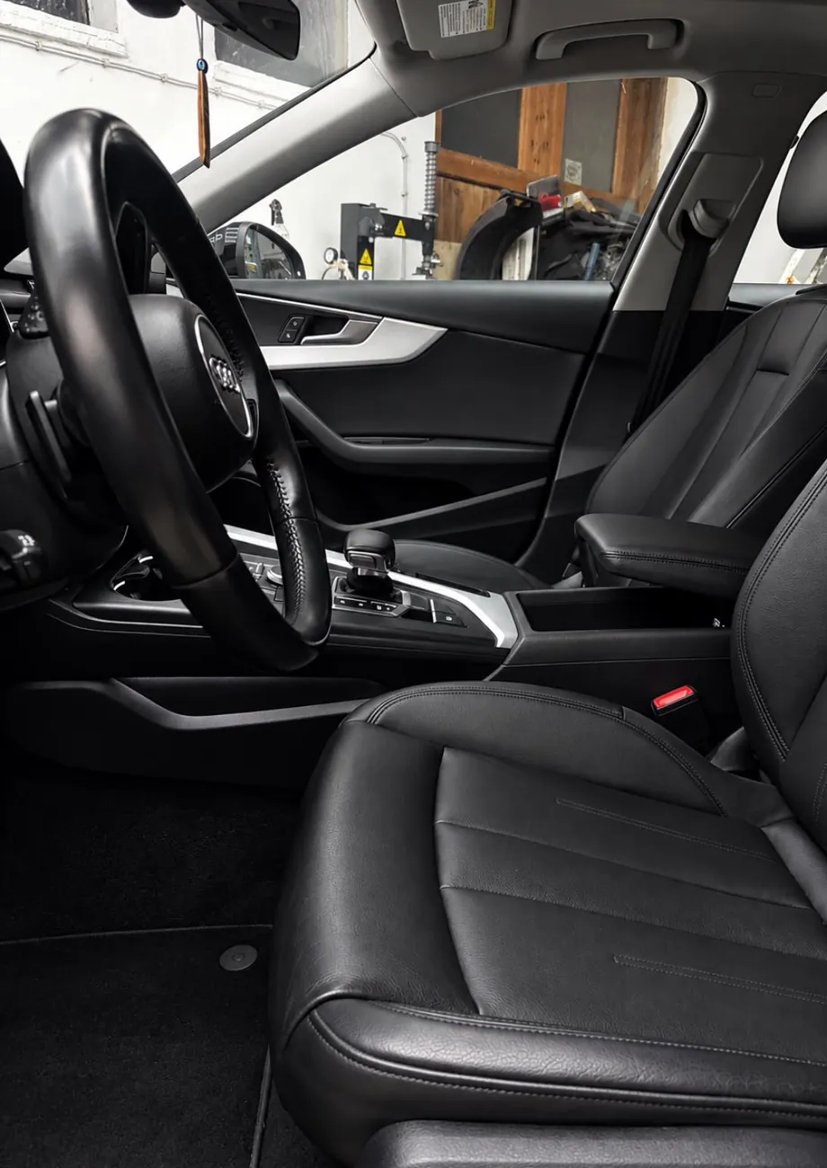Audi A4 Innenraum nach Innenraumaufbereitung und Lederpflege